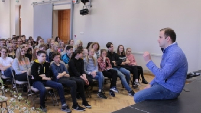 Erasmus+ 30. gadadienas vēstneši viesojas skolās
