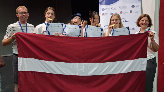 Latvijas medaļnieki Angļu valodas olimpiādē Rumānijā 2025