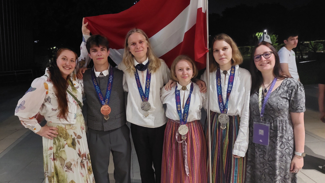 Latvijas komanda bioloģijas olimpiādē Filipinās