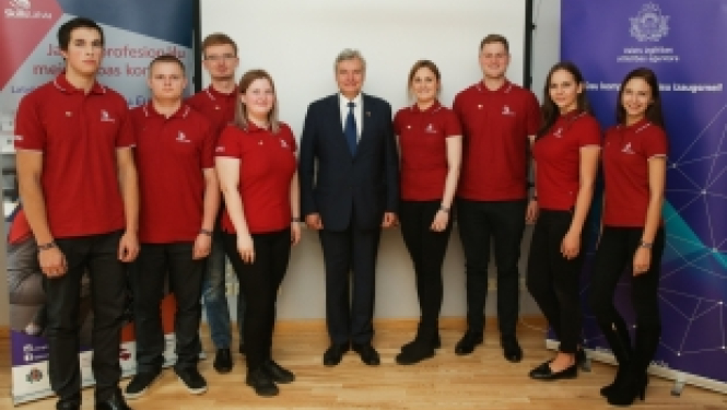 Ministrs vēl veiksmi Latvijas delegācijai pasaules konkursā WorldSkills 2017