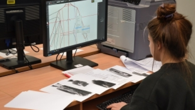 Noslēdzies konkursa pusfināls grafiskā dizainera un apģērbu dizainera profesijās