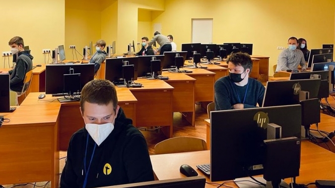SkillsLatvia 2022 pusfinals datortiklu administresana
