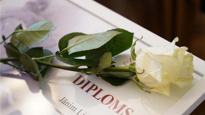Diploms, ilustratīvs attēls