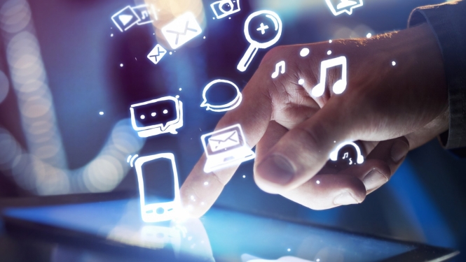 digitalas kompetences socialo tiklu ikonas plansetdators