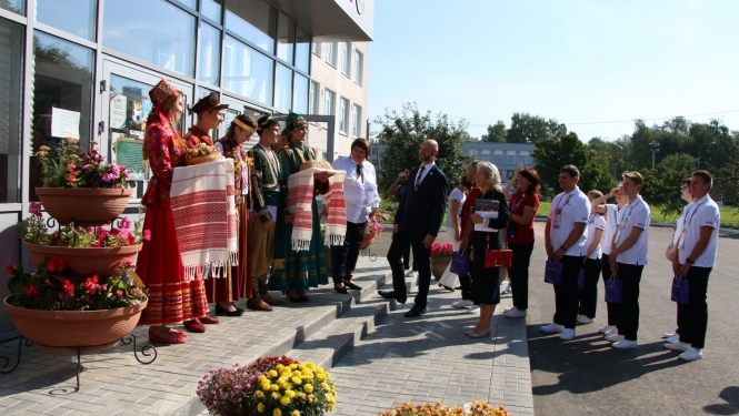 SkillsLatvia delegācija ciemojas Kazaņas 83. licejā