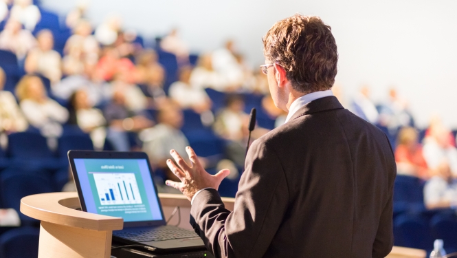 Konference runātājs auditorija