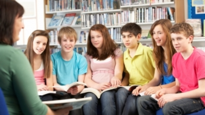Pieejams Eurydice ziņojuma īss apskats latviešu valodā par valodu mācīšanu Eiropas skolās