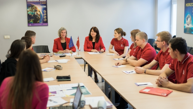 Konkursa WorldSkills 2017 Latvijas delegāciju sveic izglītības un zinātnes ministrs