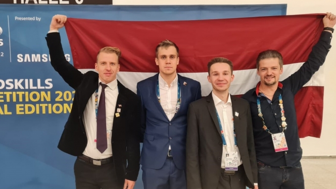WorldSkills 2022 dalībnieki prasmju konkursos kravu pārvadājumi un smago spēkratu remonts