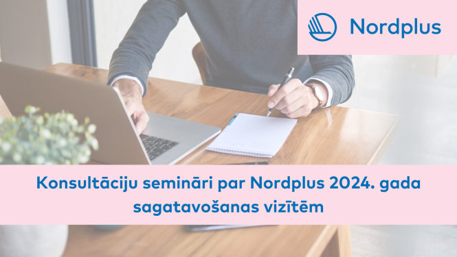 Vīrietis raksta datorā