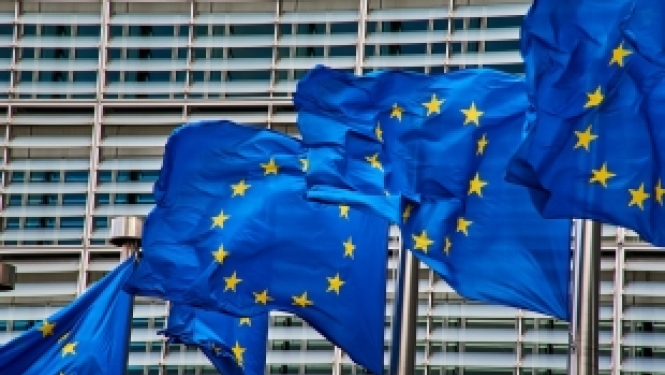 Eiropas Komisija atbalsta ar Covid-19 saistītus pētniecības projektus