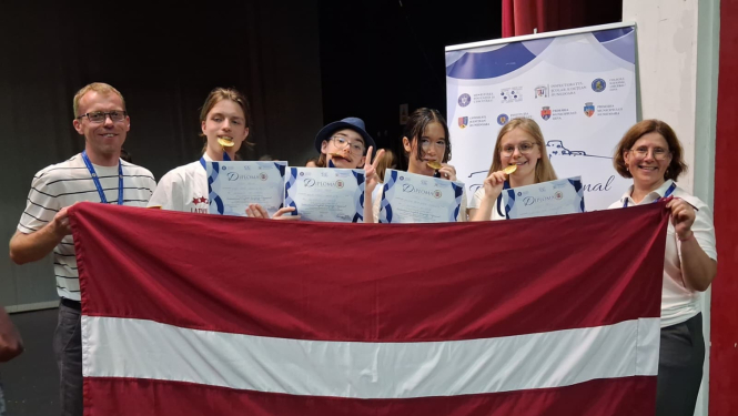 Latvijas medaļnieki Angļu valodas olimpiādē Rumānijā 2025