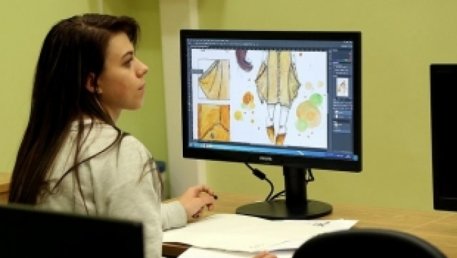 Notiek konkursa pusfināls grafiskā dizainera un apģērbu dizainera profesijās