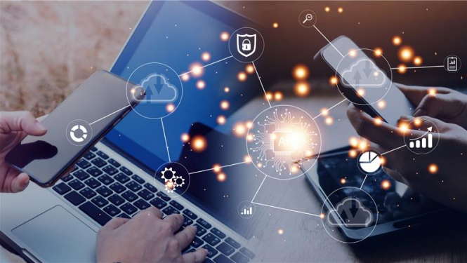 fonāir atvērts portatīvais dators priekšplānā ir grafisks zīme'jums ar tīklu un dažādām ikonām