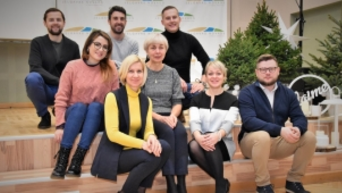 Uzlabo pieaugušo tālmācības procesu