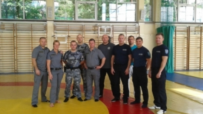 Ieviesta jauna policistu mācību programma spēka pielietošanā