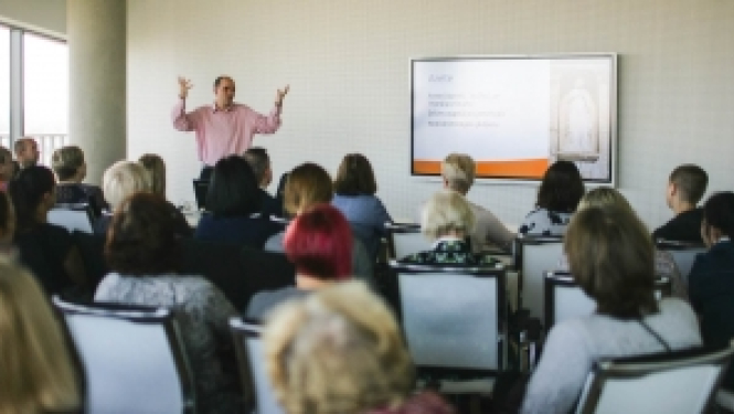 Skolotājiem izstrādā kompetenču izglītības programmu skolēnu izaugsmei