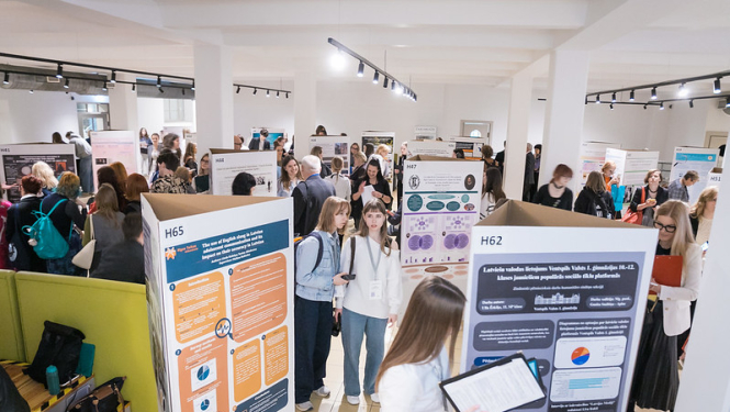 Foto no Skolēnu zinātniskās pētniecības darbu konferences 2024./2025. macibu gadā