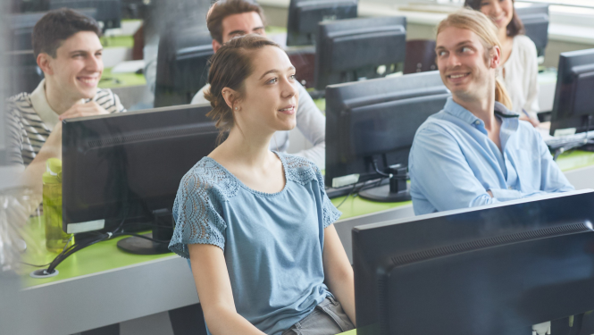 Cilvēki apgūst digitālās prasmes