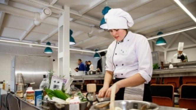 Liepājā un Valmierā notiks jauno pavāru un viesmīļu konkursu pusfināli