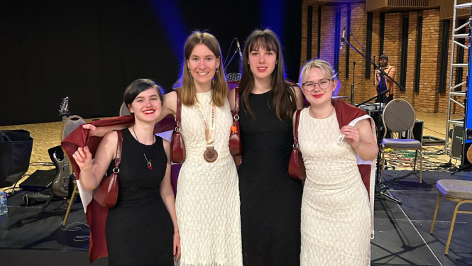 Latvijas jaunietes ar panākumiem pārstāvējušas Latviju Eiropas meiteņu matemātikas olimpiādē Kosovā