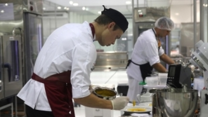 Notiks Latvijā labāko jauno pavāru un viesmīļu konkurss