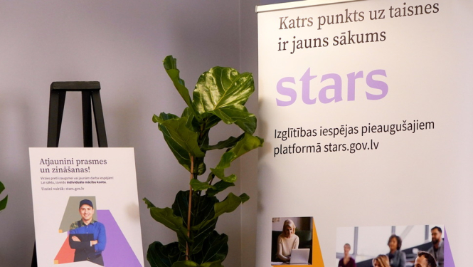 Platformas "STARS" plakāts. "Katrs punkts uz tāfeles ir jauns sākums". Izglītības iespējas pieaugušajiem platformā "Stars"