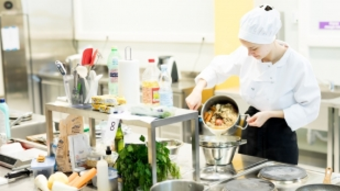 Konkursa SkillsLatvia 2020 pusfinālā noskaidros labākos pavārus un viesmīļus