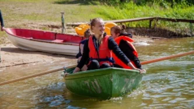 Latvijas komandas dalībnieki nometnē gatavojas konkursam WorldSkills 2019