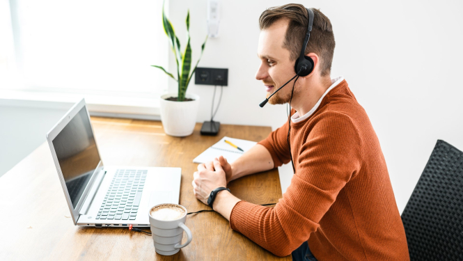 virietis sez pie darba galda piedalas tiessaistes vebinara Apvarsnis Eiropa