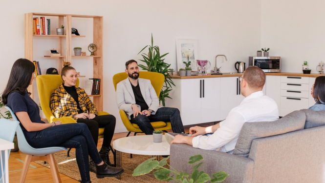 PIEEJAMS FINANSĒJUMS ASV EKSPERTA PIESAISTEI