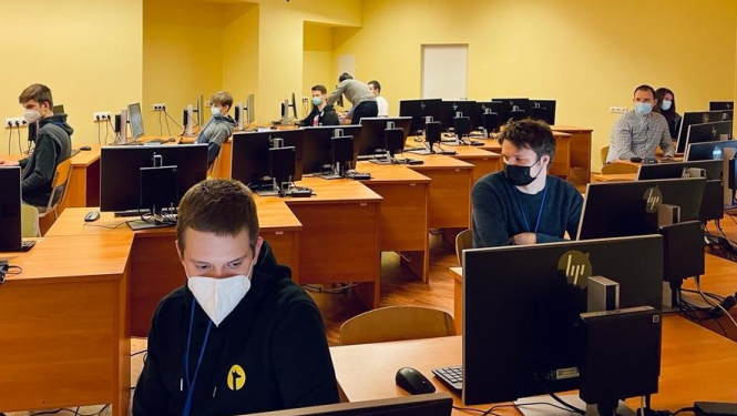 SkillsLatvia 2022 pusfinals datortiklu administresana