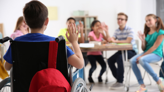 skolens ratinkresla iebrauc klase pie skolasbiedriem