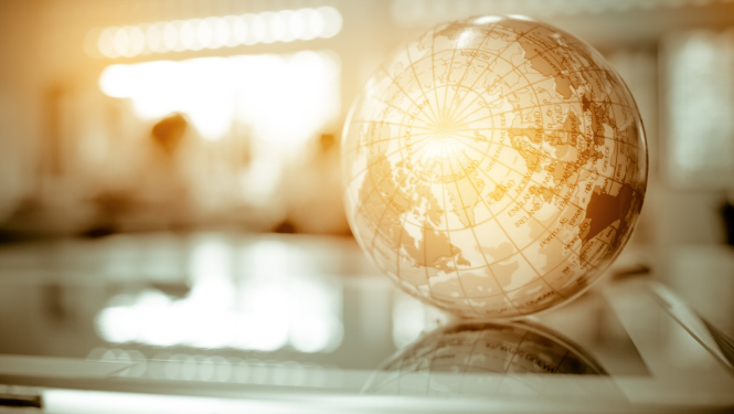 globuss uz galda Erasmus informacijas dienas