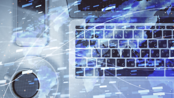 portativais dators blakus kafijas kruzei