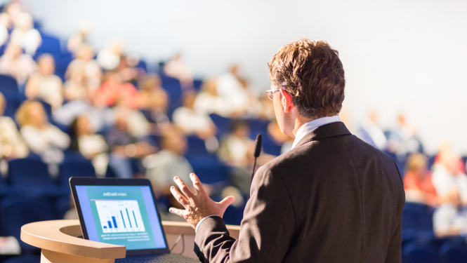 Konference runātājs auditorija
