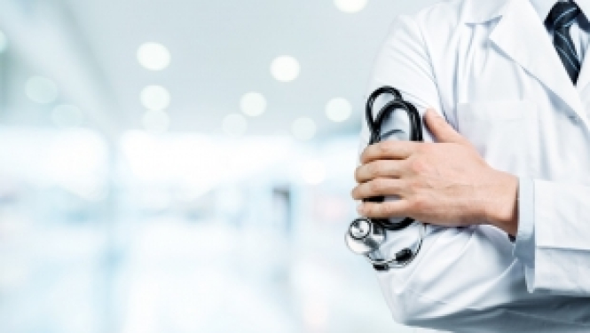 Turpina iepazīstināt ar izglītības un darba iespējām medicīnas nozarē