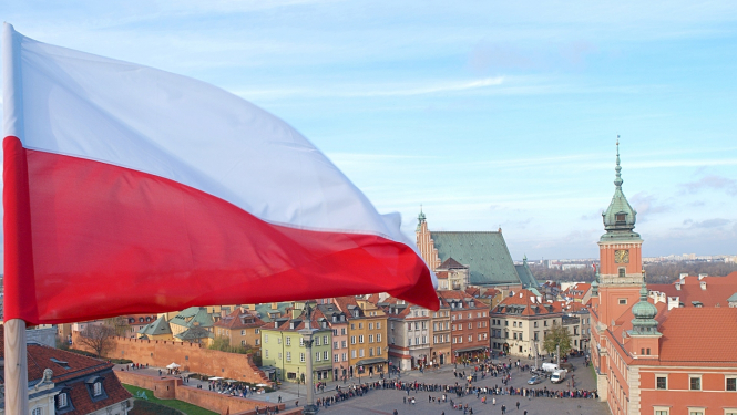 Polijas karogs pilsēta skats