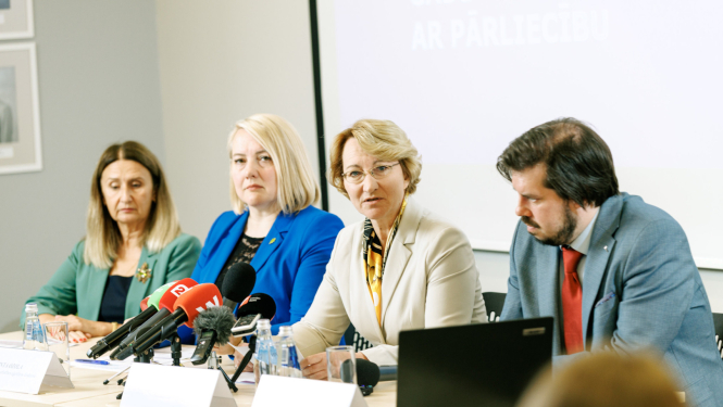 dace melnbārde inta ozola izglītības preses konference