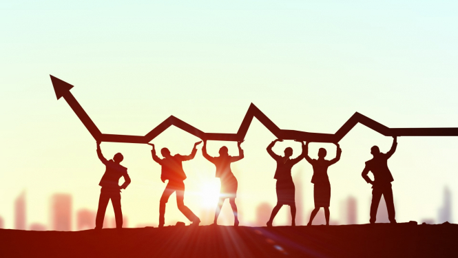 karjeras atbalsts vairāki cilvēki tur virs sevis karjeras skalu