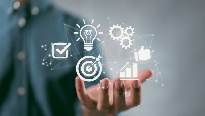 Vīrietis, nav redzama galva, kreklā, uz rokas tur dažādas ikonas