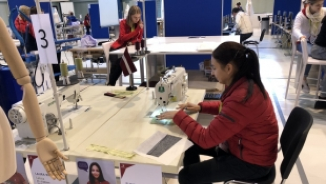 Latvijas komandas konkursanti iepazīst darba vidi