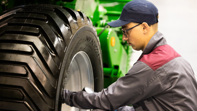 Puisis labo traktora riepu