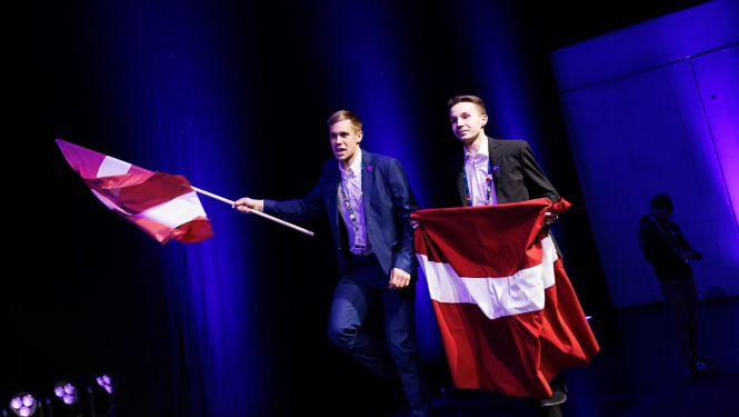 WorldSkills 2022 Latvijas komandas dalībnieki konkursos Kravu pārvadājumi un Smago spēkratu remonts