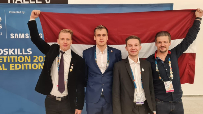 WorldSkills 2022 dalībnieki prasmju konkursos kravu pārvadājumi un smago spēkratu remonts