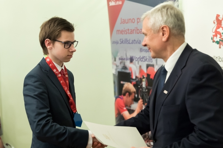 EuroSkills 2018 konkursantu svinīgā sveikšana Izglītības un zinātnes ministrijā