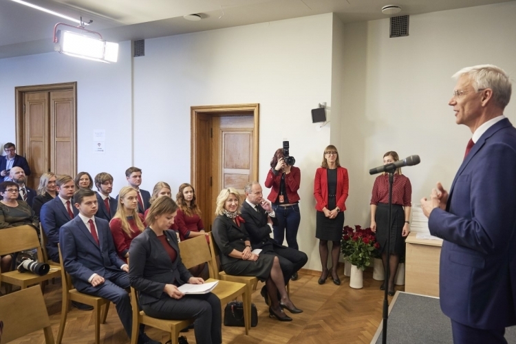 Ministru prezidents Krišjānis Kariņš sveic EuroSkills 2018 Latvijas komandas medaļniekus