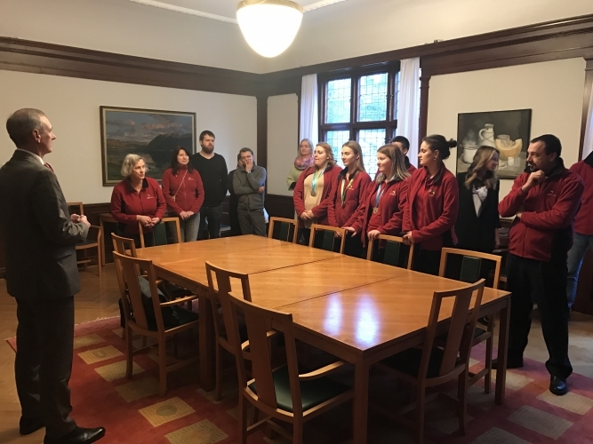 Latvijas valsts komanda apciemo Latvijas vēstniecību Zviedrijā