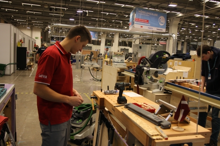 EuroSkills 2016 konkursanti pirmo reizi ierauga savu darba vietu un milzīgo halli, kurā darbosies visu 35 dalībvalstu pārstāvji