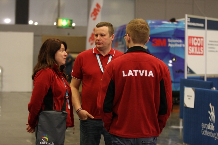 EuroSkills 2016 konkursanti pirmo reizi ierauga savu darba vietu un milzīgo halli, kurā darbosies visu 35 dalībvalstu pārstāvji